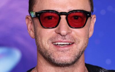 Justin Timberlake suffers a bulge-oriented wardrobe malfunction during Nashville concert